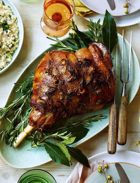 XMAS Easy carve leg lamb